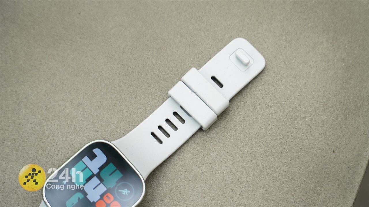 Dây đeo của Redmi Watch 4 được chế tạo từ silicon giúp đeo thoải mái Dây đeo của Redmi Watch 4 được chế tạo từ silicon giúp đeo thoải mái