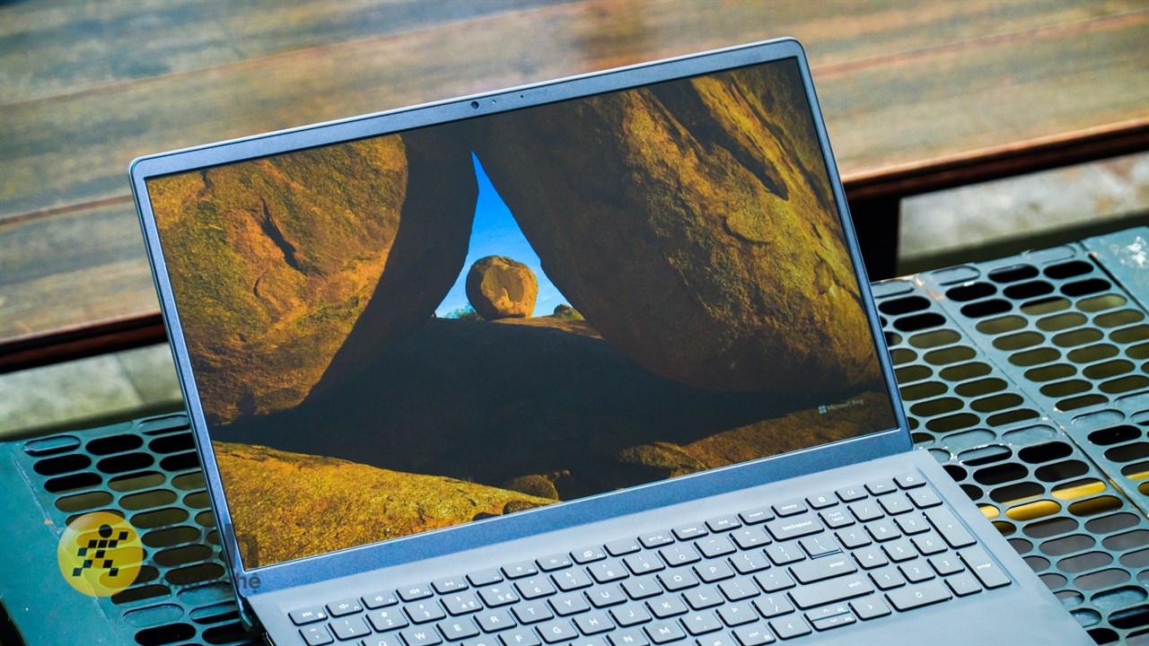 Màn hình của Dell Vostro 15 3520 được trang bị tần số quét 120 Hz và tính năng chống chói Màn hình của Dell Vostro 15 3520 được trang bị tần số quét 120 Hz và tính năng chống chói