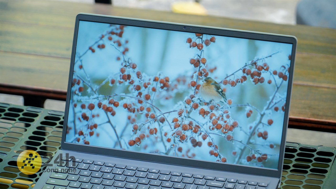 Dell Vostro 15 3520 được trang bị màn hình IPS rộng 15.4 inch, độ phân giải Full HD Dell Vostro 15 3520 được trang bị màn hình IPS rộng 15.4 inch, độ phân giải Full HD