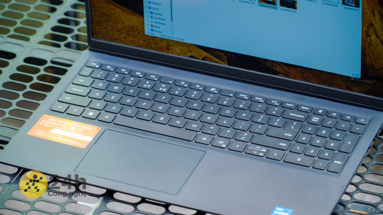 Dell Vostro 15 3520 được trang bị bàn phím fullsize rộng rãi Dell Vostro 15 3520 được trang bị bàn phím fullsize rộng rãi