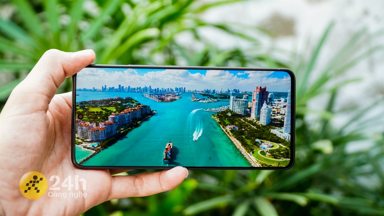 Màn hình của Redmi Note 13 Pro 5G cho chất lượng hiển thị bắt mắt.