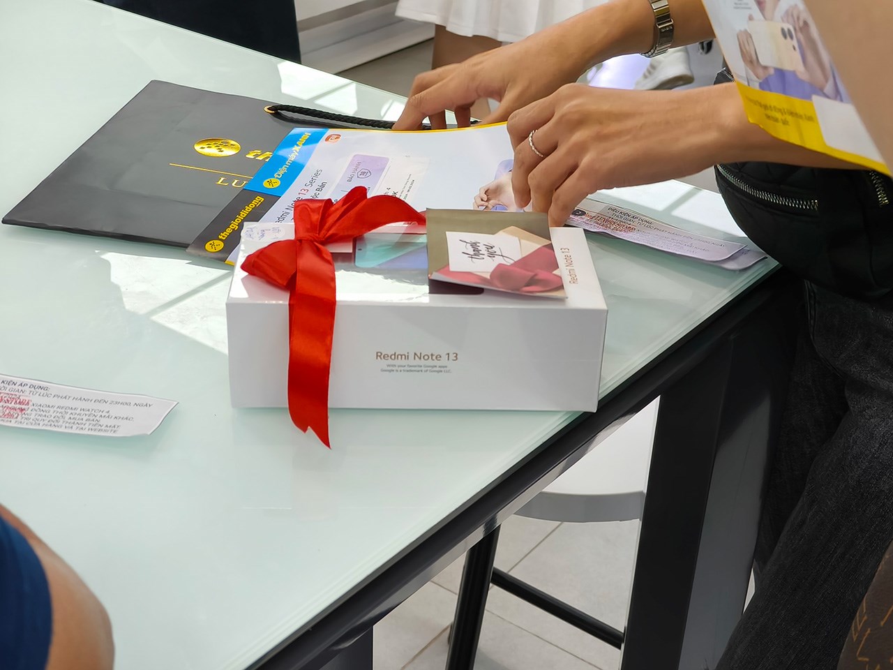 Vị khách đầu tiên được trên tay sở hữu Redmi Note 13 Series