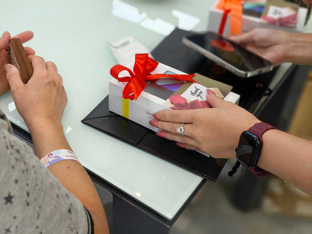 Những sản phẩm đầu tiên được giao tới tận tay khách hàng