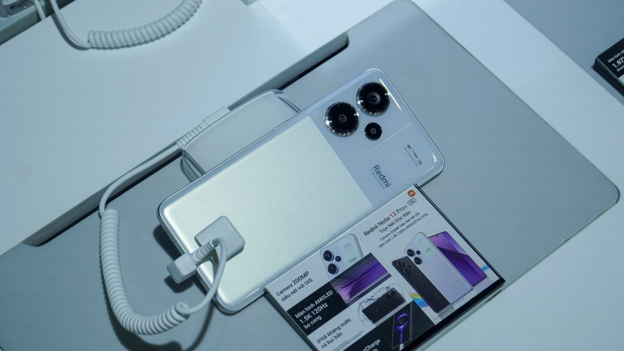 Hơi tiếc khi Redmi Note 13 Pro+ 5G chính hãng Việt Nam chỉ có bản mặt lưng kính.