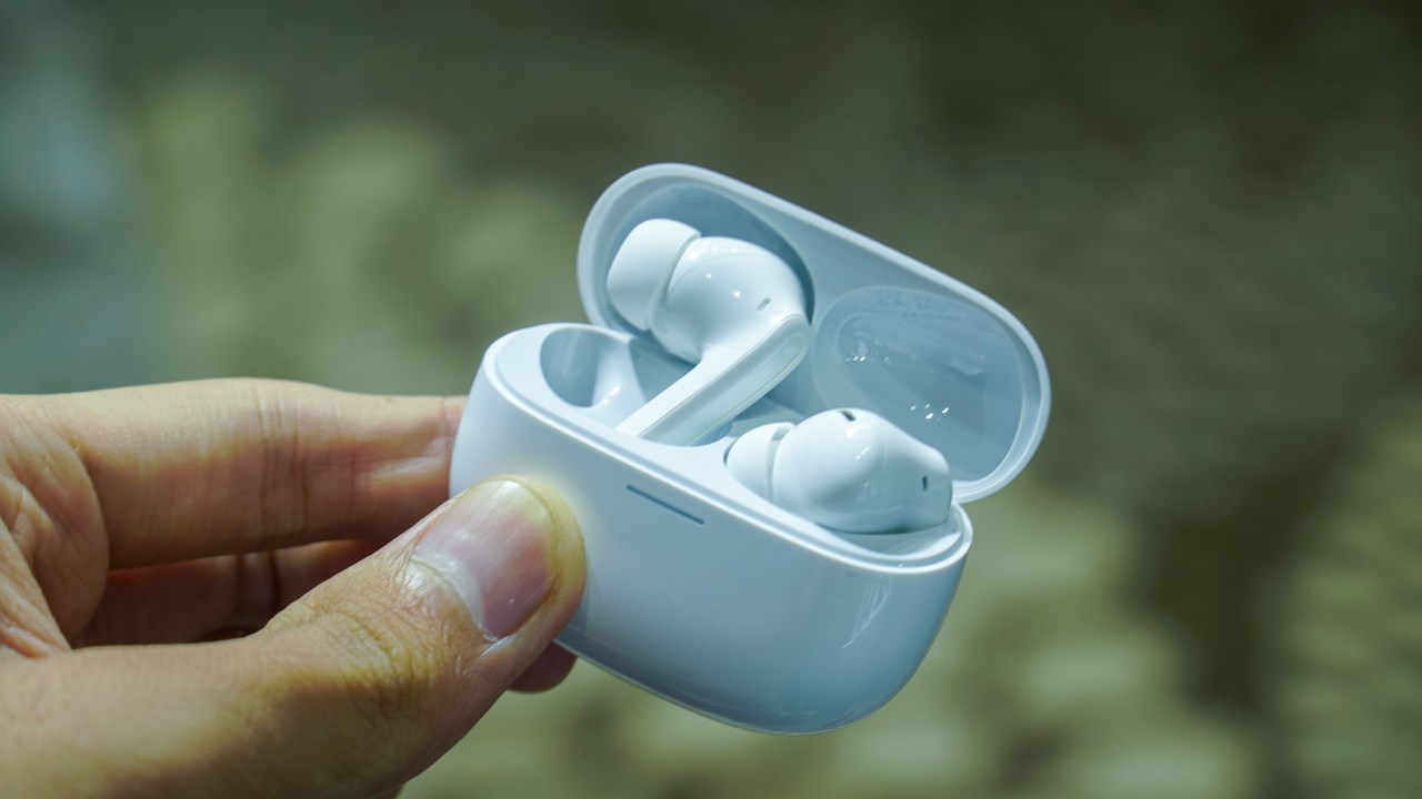 Redmi Buds 5 và Redmi Buds 5 Pro được trang bị tính năng chống ồn và xuyên âm.