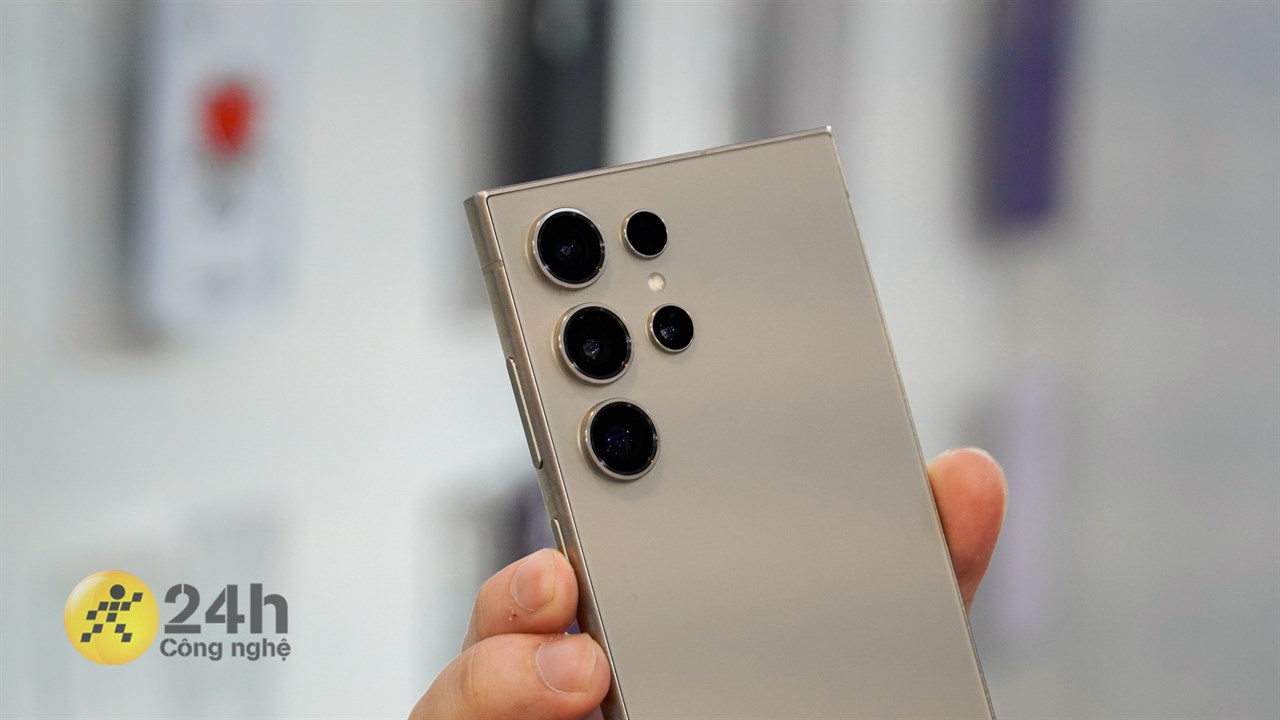 Cụm camera của Galaxy S24 Ultra được thêm viền xung quanh các ống kính.