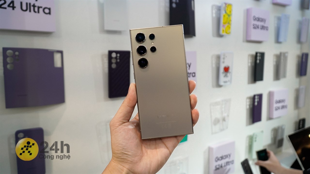 Sự thay đổi của Galaxy S24 Ultra so với Galaxy S23 Ultra là bộ khung được làm từ Titanium thay vì nhôm như trước.