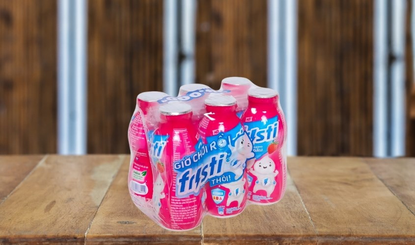 Lốc 6 chai sữa chua uống tiệt trùng Fristi vị dâu 80 ml (từ 1 tuổi)