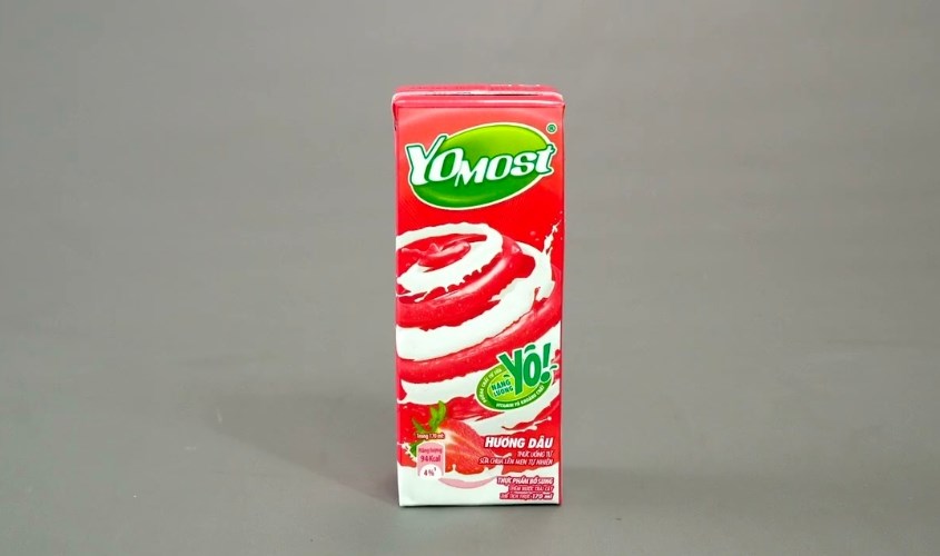 Lốc 4 hộp sữa chua uống tiệt trùng Yomost vị dâu 170 ml (từ 2 tuổi)