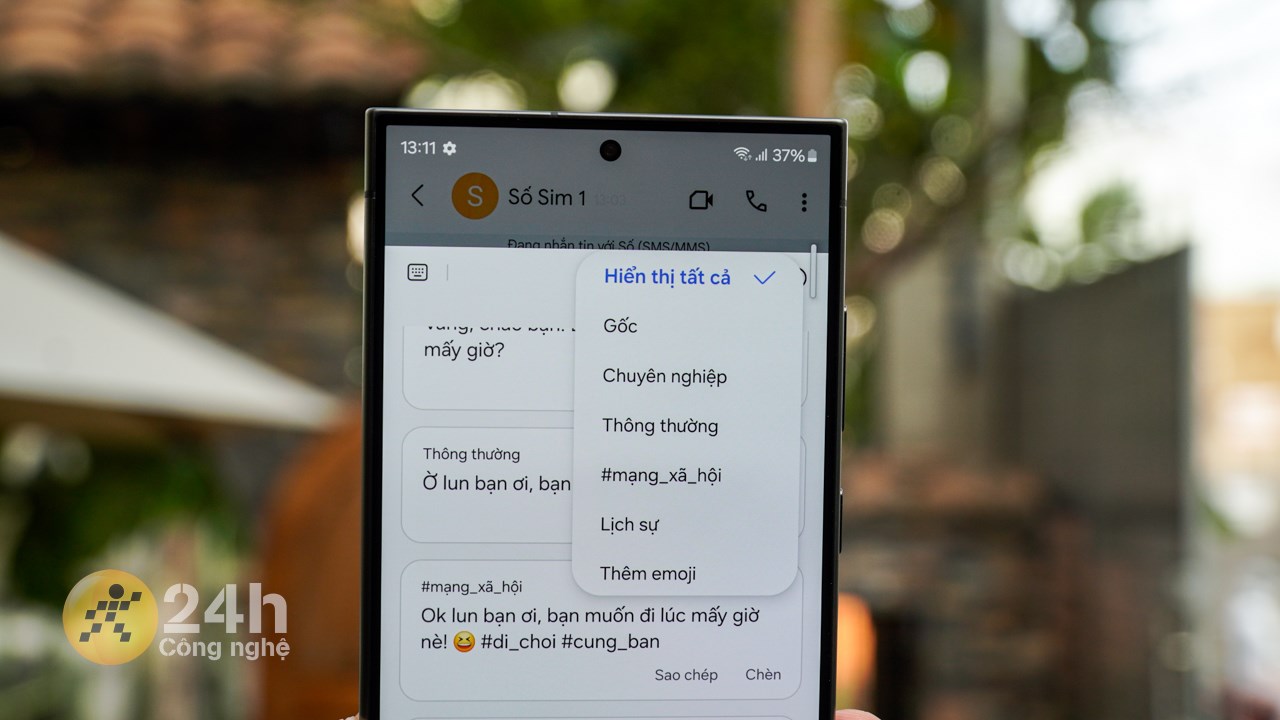Trợ lý chat AI thông minh trên Galaxy S24 Ultra còn có thể gợi ý những mẫu câu trả lời trong nhiều ngữ cảnh khác nhau. Trợ lý chat AI thông minh trên Galaxy S24 Ultra còn có thể gợi ý những mẫu câu trả lời trong nhiều ngữ cảnh khác nhau.