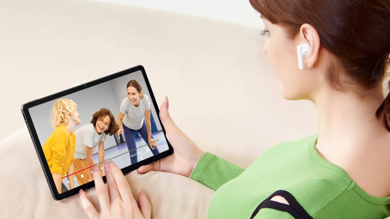 TCL Tab 11 có màn hình rộng 10.1 inch và độ phân giải lên tới 2K