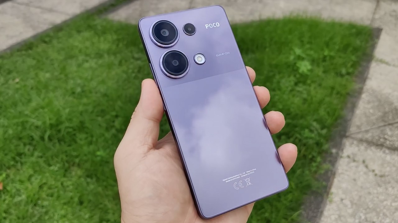 POCO M6 Pro có ngoại hình vuông vắn giúp cầm nắm chắc tay