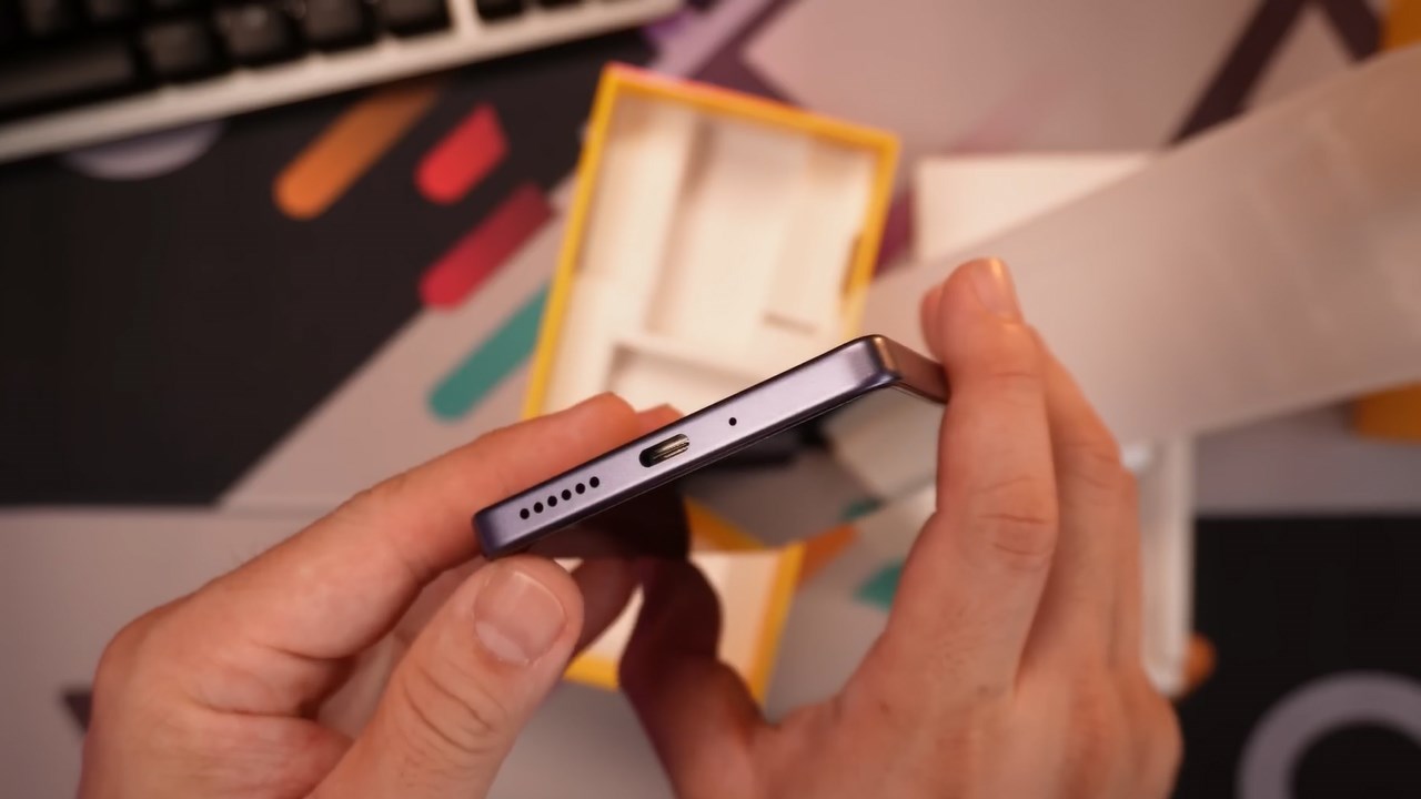 Cạnh dưới của POCO M6 Pro