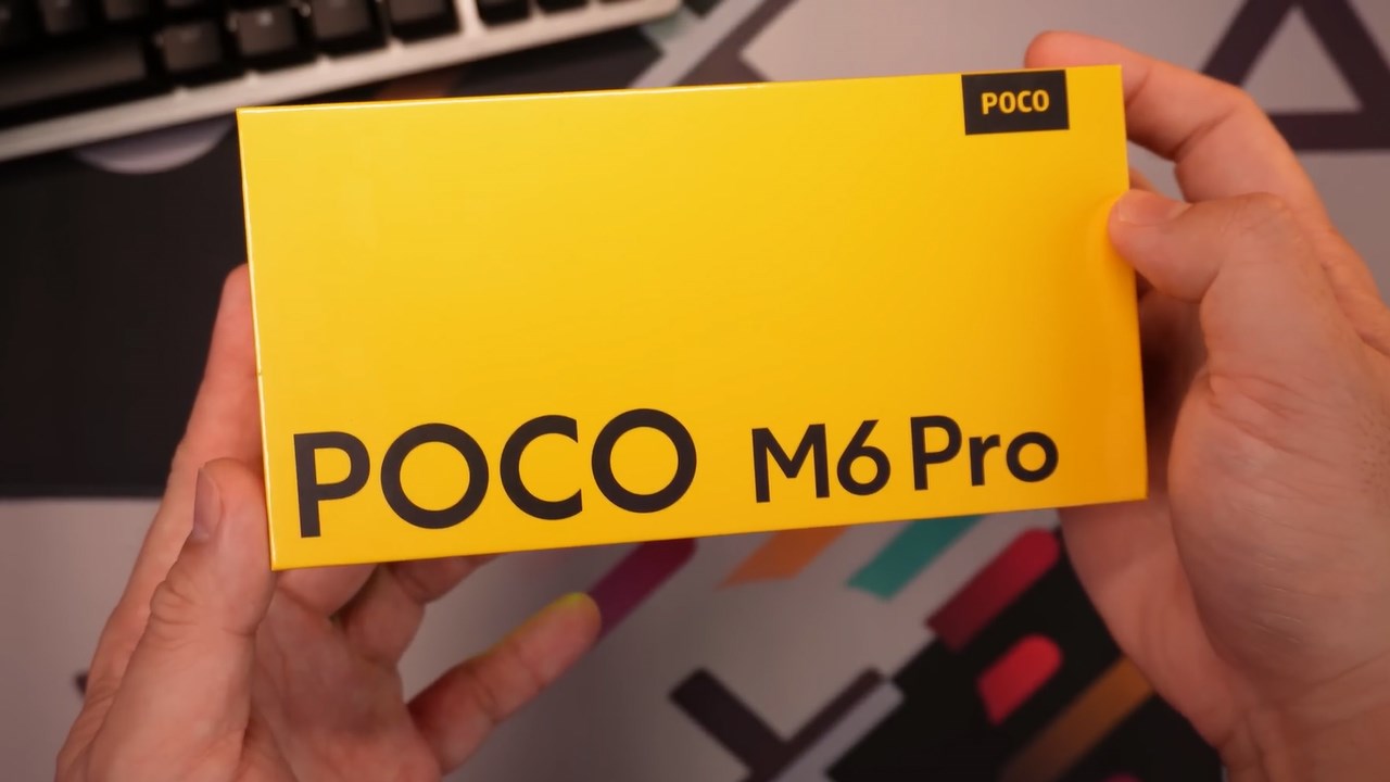 Hộp đựng của POCO M6 Pro nổi bật với màu vàng chủ đạo