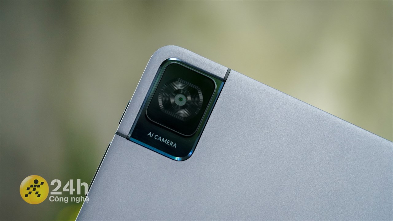 Cụm camera của TCL Tab 10 Gen 2 được thiết kế rất đẹp mắt. Cụm camera của TCL Tab 10 Gen 2 được thiết kế rất đẹp mắt.