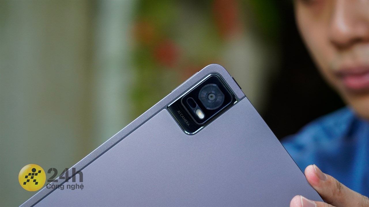 Cụm camera của TCL Tab 11 được thiết kế đẹp mắt. Cụm camera của TCL Tab 11 được thiết kế đẹp mắt.