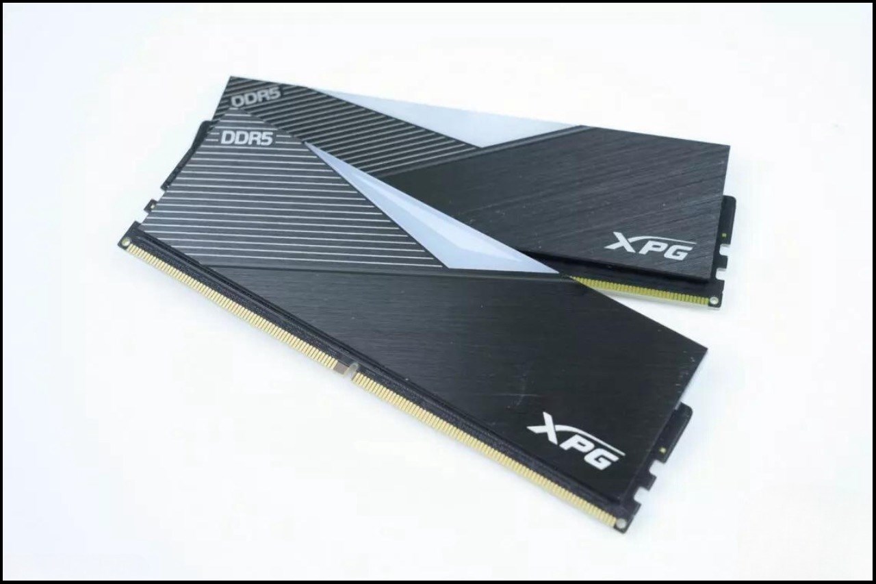 Ngoại hình tổng thể của bộ lưu trữ kênh đôi ADATA XPG LANCER RGB DDR5-6000 C30. Nguồn: ADATA.