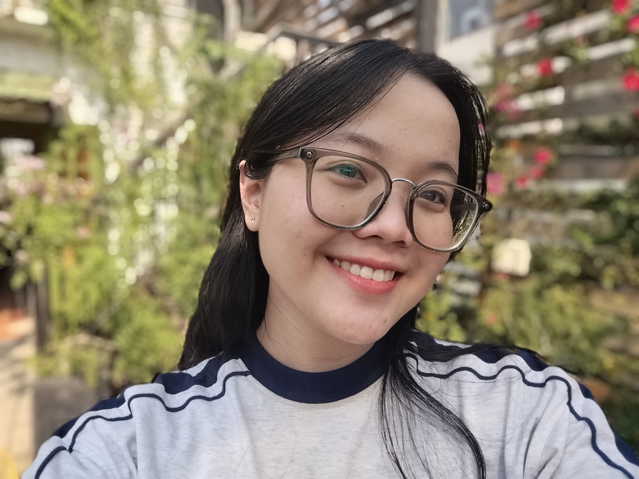 Ảnh chụp selfie đã được trang điểm và xóa đi những khuyết điểm trên khuôn mặt,