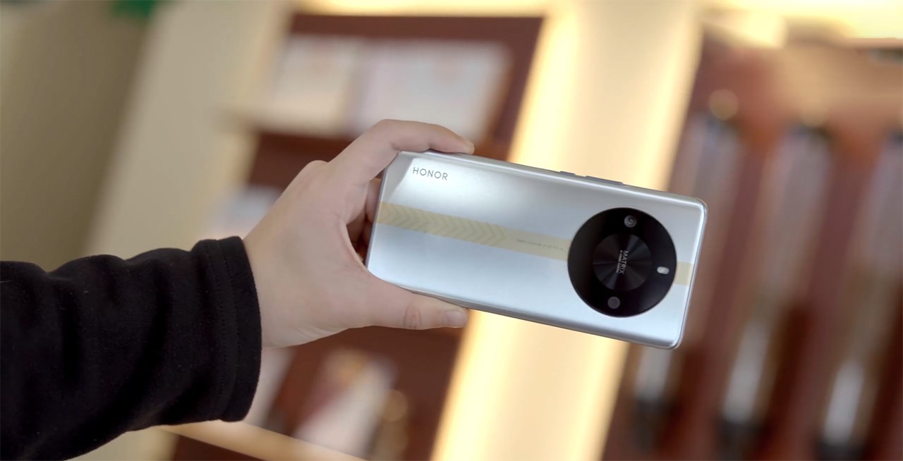 Honor X50 GT còn có thể mang lại thời gian sử dụng lâu dài với viên pin 5.800 mAh. Nguồn: Weibo.