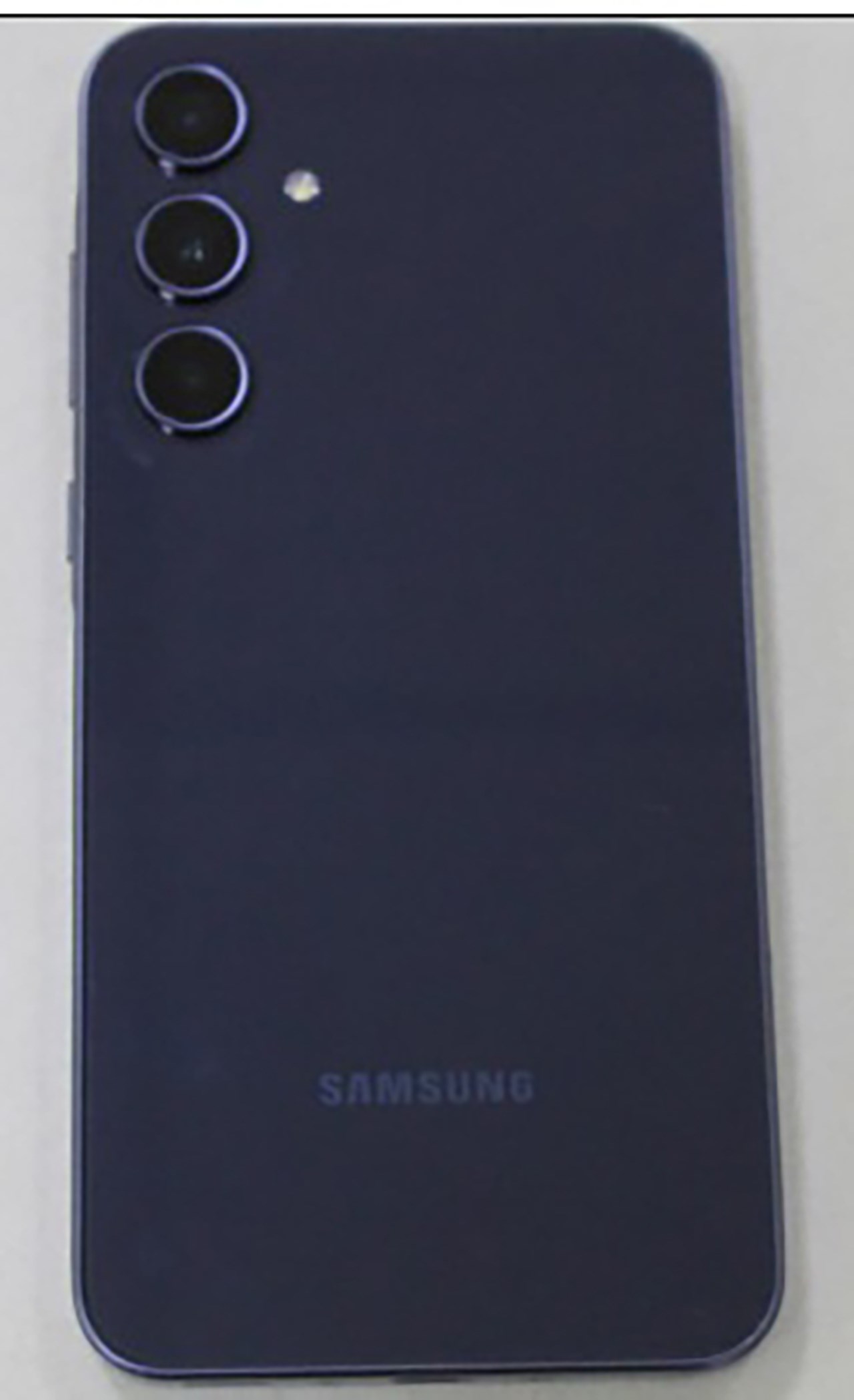 Hình ảnh chiếc điện thoại được cho là của Galaxy A35. Nguồn: Sammobile.