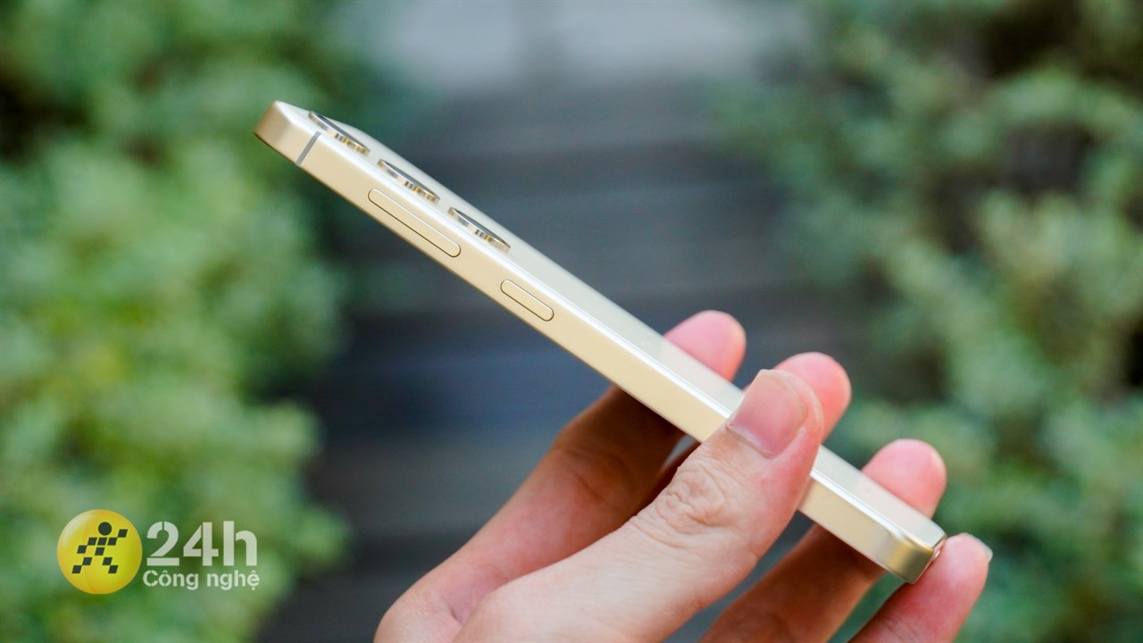 Khung của Galaxy S24 còn được làm dạng nhám nên có thể hạn chế tình trạng bám mồ hôi lẫn dấu vân tay.