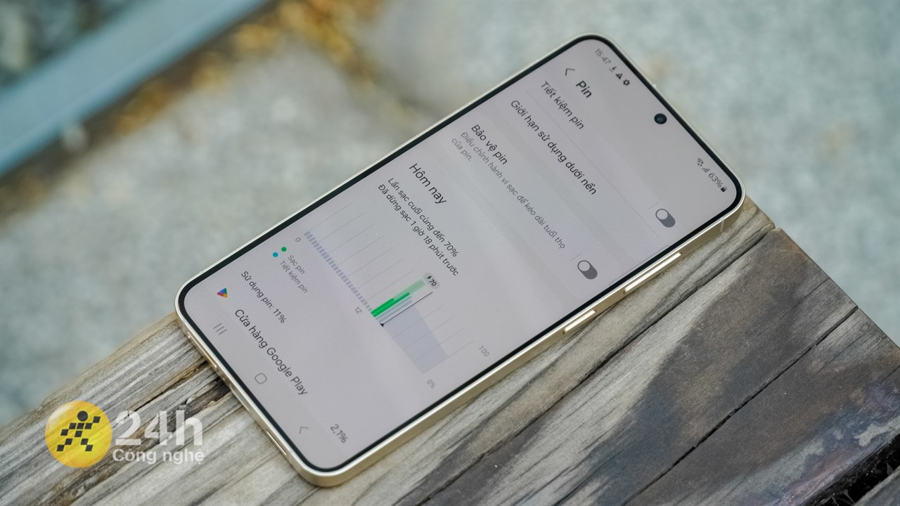 Galaxy S24 dù gặp chút vấn đề về nhiệt độ nhưng vẫn cho thời lượng sử dụng pin lâu dài.