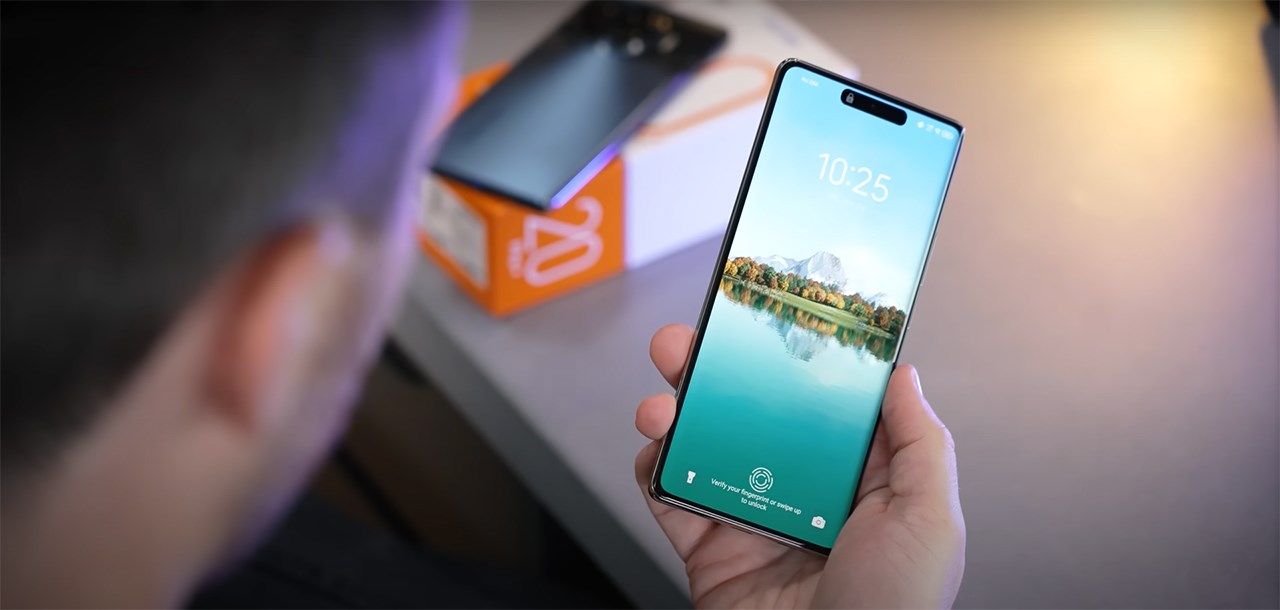 Tecno Spark 20 Pro+ được trang bị màn hình cong và chất lượng hiển thị tốt. Nguồn: The Tech Chap.