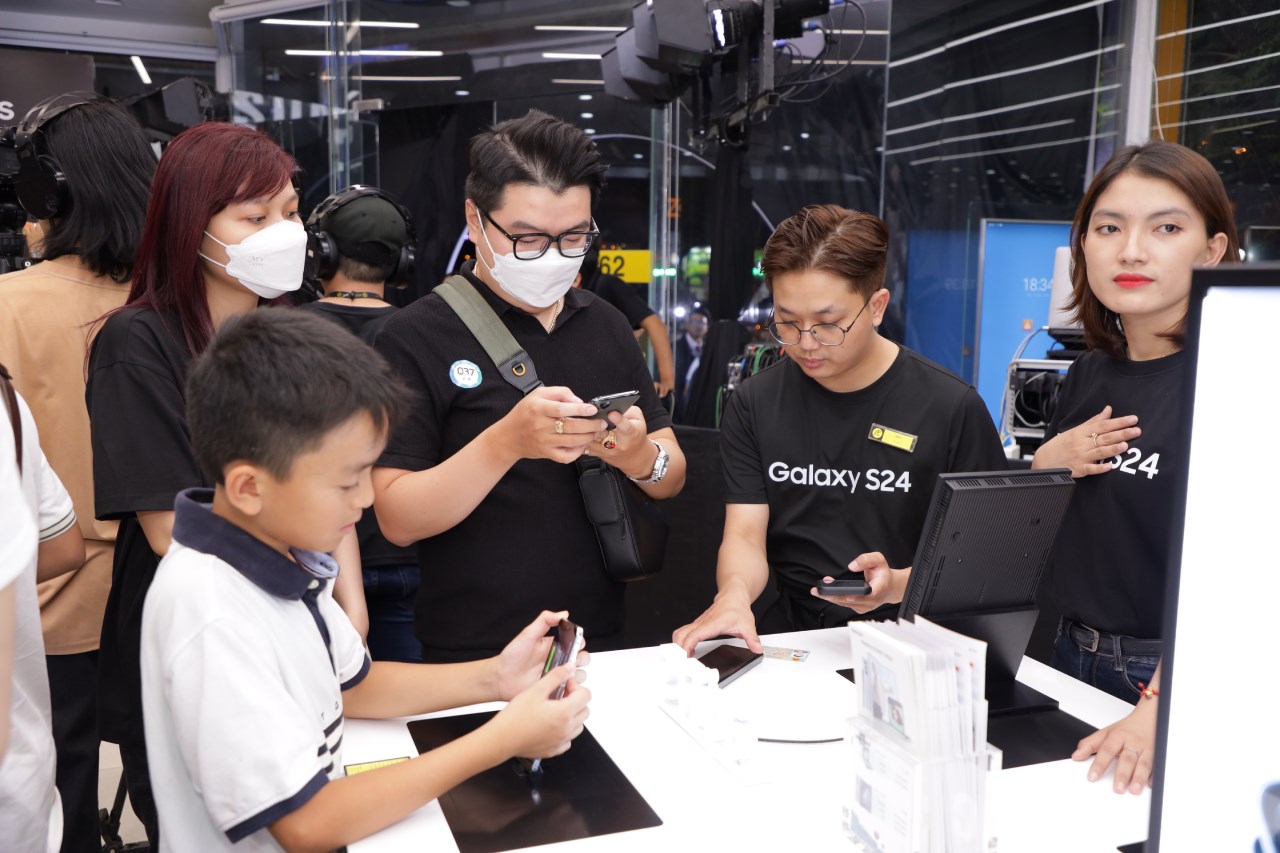 Sự kiện giao hàng và mở bán Galaxy S24 Series