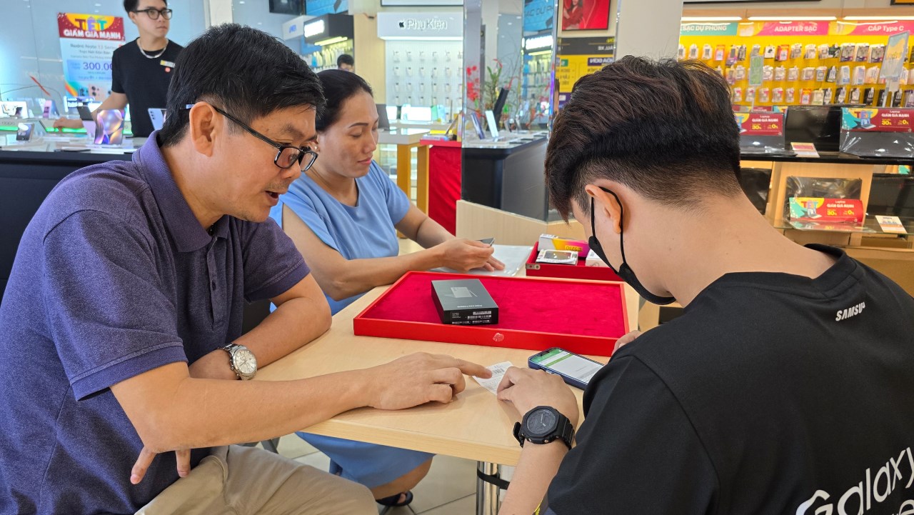 Sự kiện giao hàng và mở bán Galaxy S24 Series