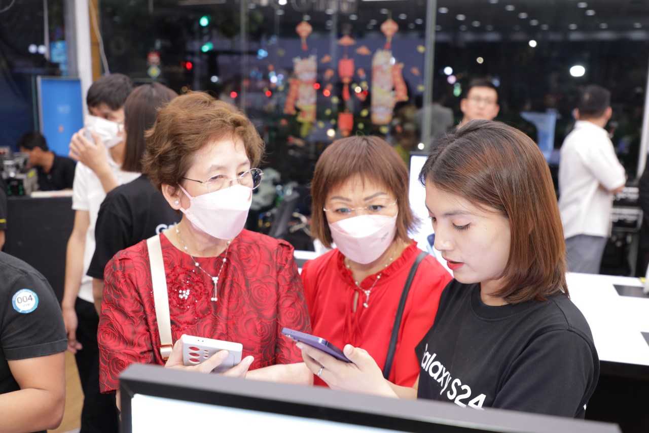 Sự kiện giao hàng và mở bán Galaxy S24 Series