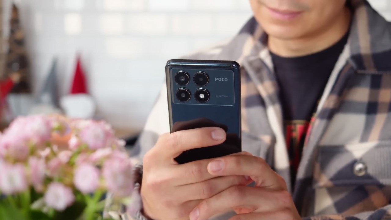 Cụm camera của POCO X6 Pro được thiết kế vuông vắn rất nổi bật. Nguồn: GSMArena Cụm camera của POCO X6 Pro được thiết kế vuông vắn rất nổi bật. Nguồn: GSMArena