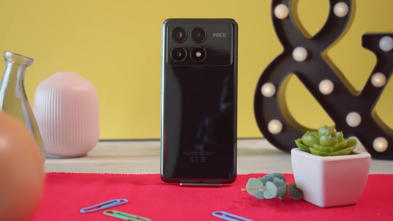 POCO X6 Pro được hoàn thiện chắc chắn, gọn nhẹ POCO X6 Pro được hoàn thiện chắc chắn, gọn nhẹ