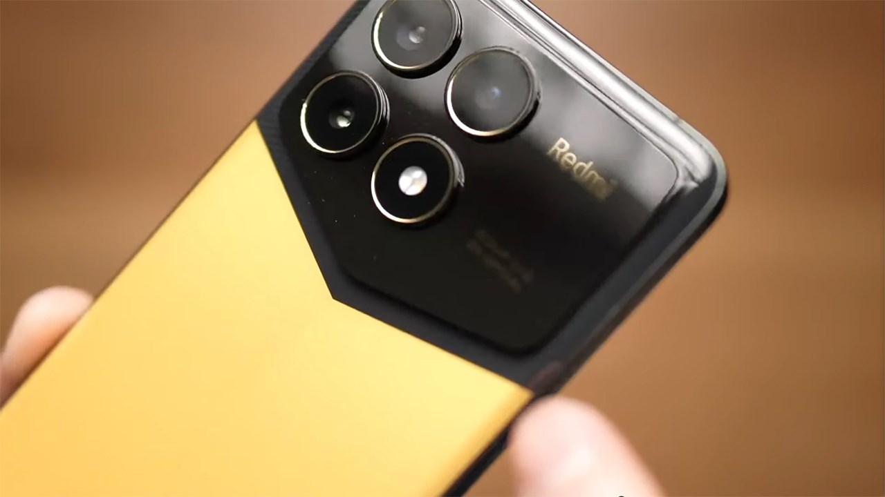 Cụm camera của Redmi K70 Pro Lamborghini được thiết kế rất đẹp mắt. Nguồn: TECHELLO.