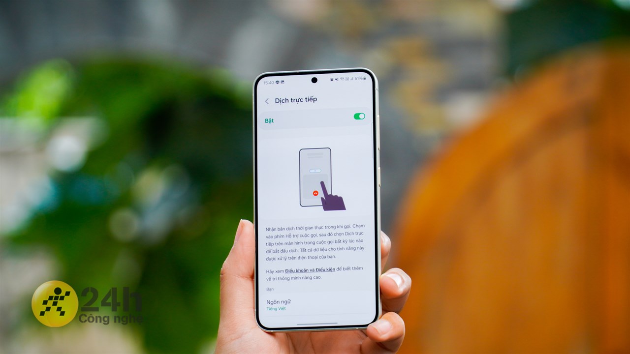 Tính năng phiên dịch tiện lợi để bạn có thể giao tiếp với người nước ngoài.