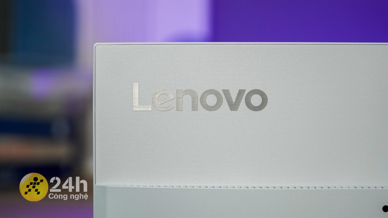 Lenovo L24i-40 còn khoác lên mình màu trắng đơn giản và tinh tế.