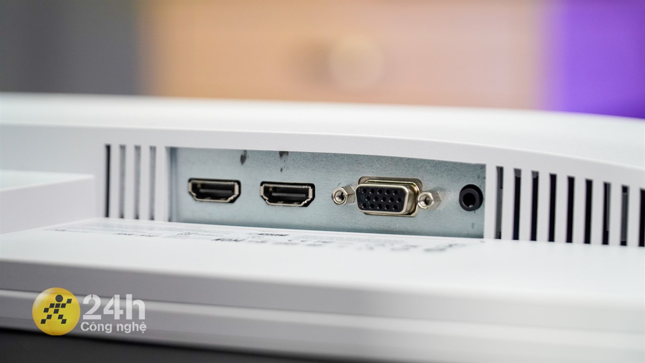 Thiết bị có nhiều cổng kết nối hơn Lenovo L24i-40 chỉ 1 cổng kết nối.