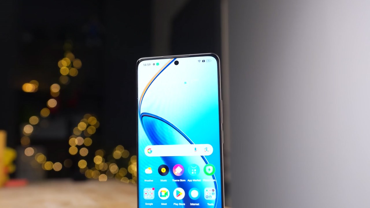 realme 12 Pro được trang bị màn hình tràn viền đẹp mắt. Nguồn: Ansh Nakwal