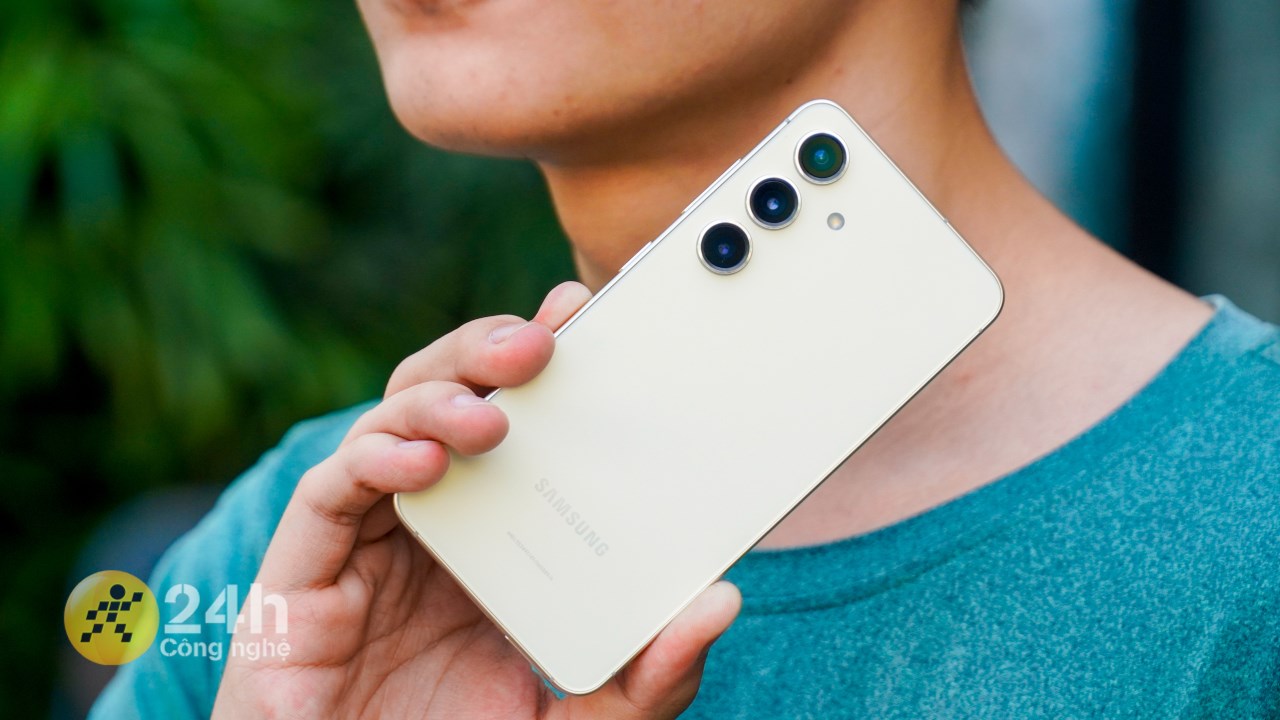 Các linh kiện bên trong của Galaxy S24 có thể dễ dàng tháo rời và sửa chữa