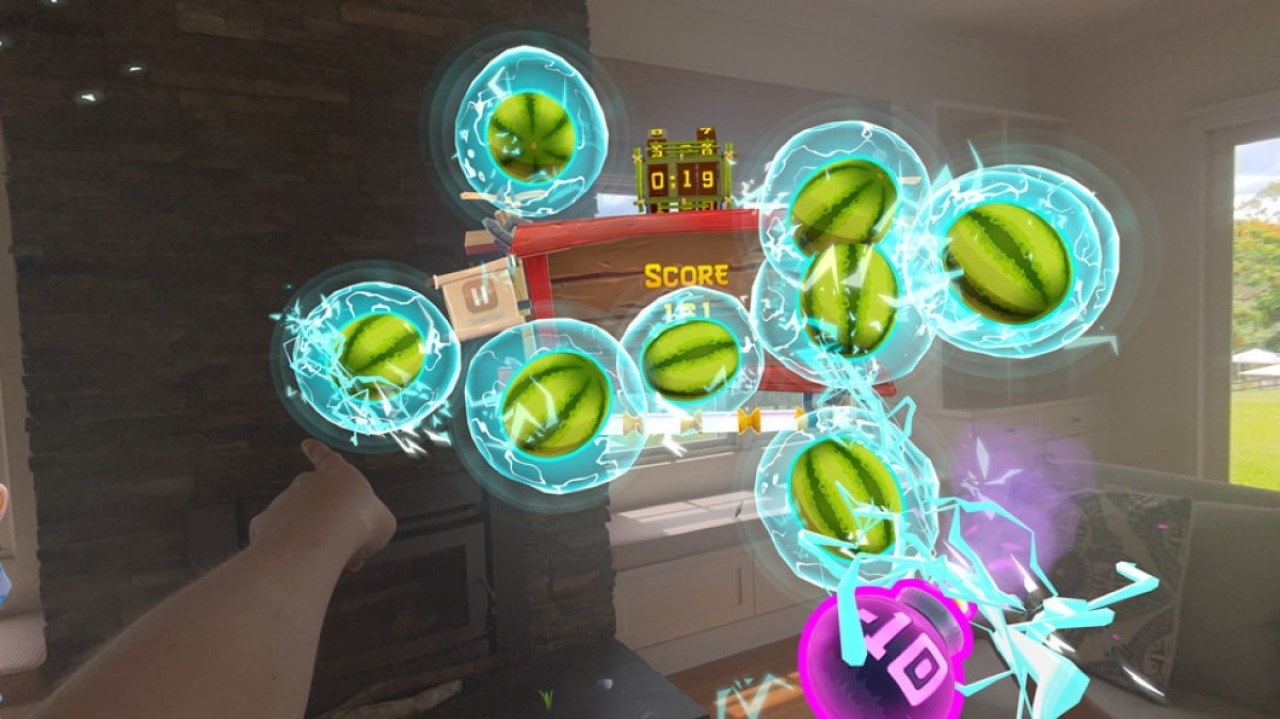 Người dùng Vision Pro còn có thể chơi chém trái cây 3D