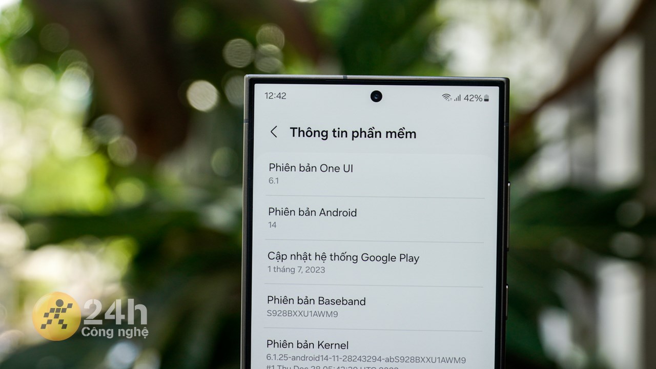 Cấu hình Galaxy S24 Ultra rất mạnh với Snapdragon 8 Gen 3 For Galaxy mạnh mẽ và RAM lớn.