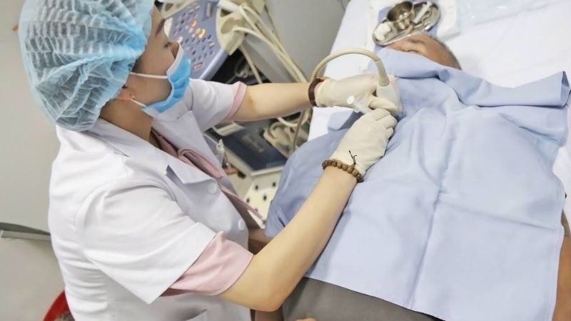 Bác sĩ phân biệt các loại u tuyến giáp dựa trên kết quả sinh thiết khối u