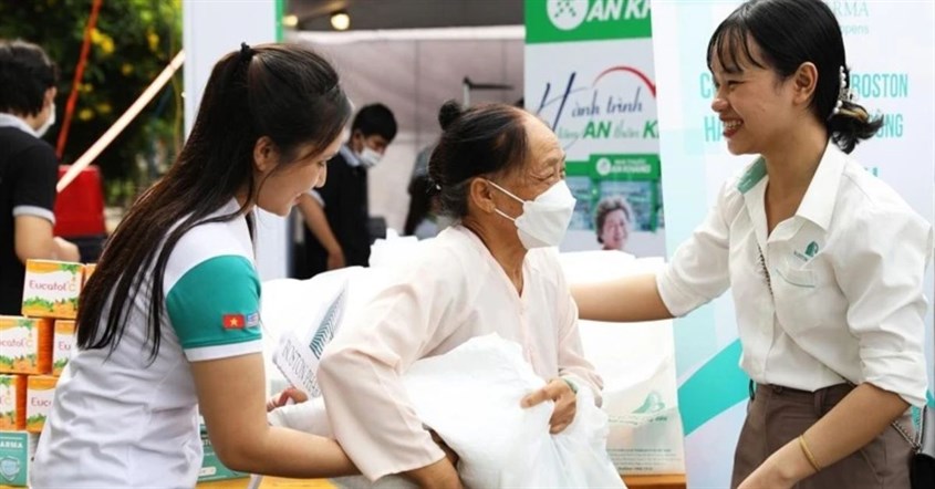 Chuyến hành trình 18 tháng đầy ý nghĩa của Tâm An Thân Khang đã gom nhặt nhiều niềm vui, trao gửi yêu thương cho hơn 9.000 người dân cả nước.