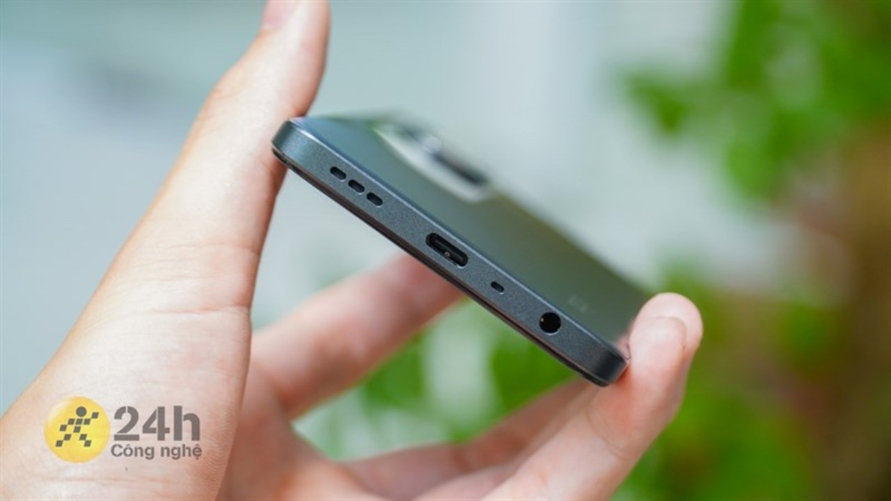 Màn hình sắc nét, hệ thống âm thanh nổi kép sống động