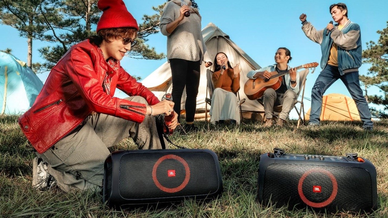 Đa công dụng, sử dụng thực tế cực thích là JBL Partybox On The Go