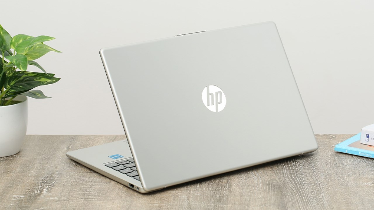  laptop HP 14 ep0126TU (8U233PA)