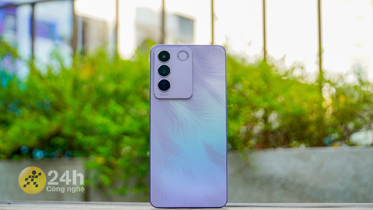 Năm rồng sắm điện thoại sắc hồng giảm lên đến 3.1 triệu đồng Năm rồng sắm điện thoại sắc hồng giảm lên đến 3.1 triệu đồng