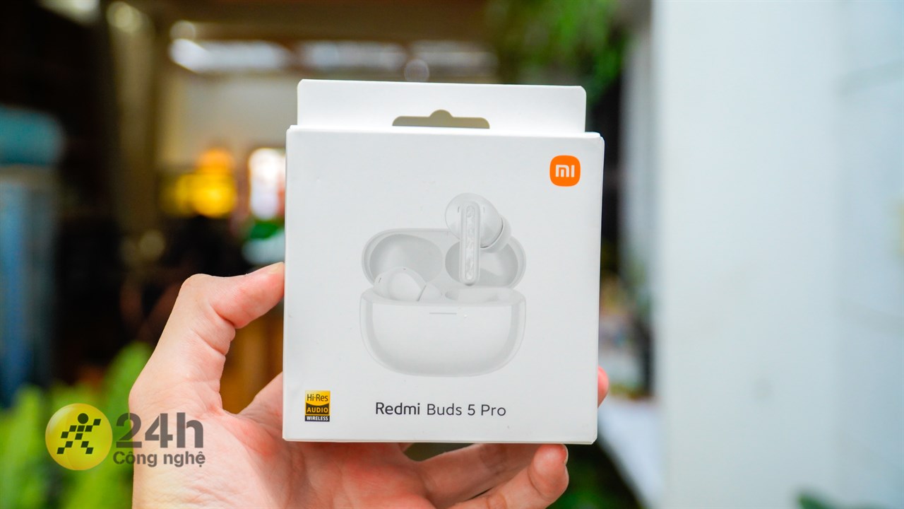 Hộp đựng Redmi Buds 5 Pro được hoàn thiện đẹp mắt và trực quan.