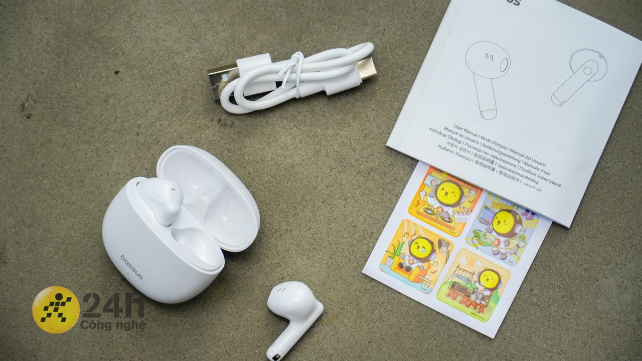 Bên trong hộp đựng Baseus Bowie E13 chứa đầy đủ những món phụ kiện cần thiết.