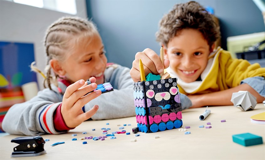 Lego Dots giúp bé gia tăng sự tự tin và gắn kết với bạn bè nhiều hơn