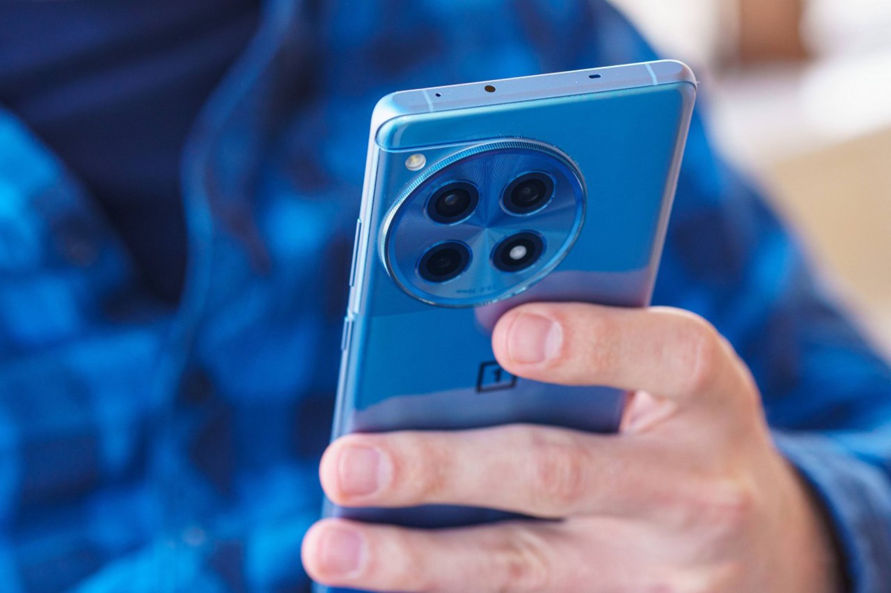 Mình mong mặt lưng của OnePlus 13R sẽ được làm dạng nhám (ảnh minh họa: OnePlus 12R). Nguồn: GSMArena. Mình mong mặt lưng của OnePlus 13R sẽ được làm dạng nhám (ảnh minh họa: OnePlus 12R). Nguồn: GSMArena.